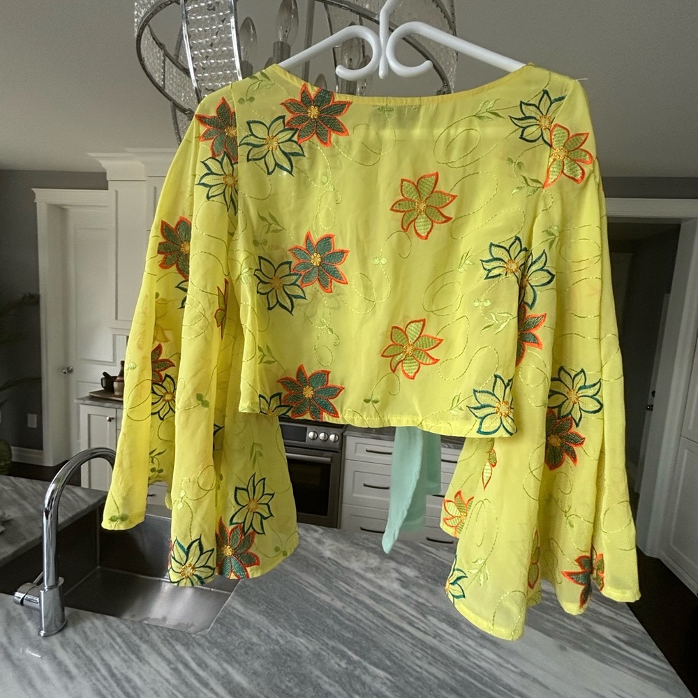 Garcia size medium Boho style get your hippie on top and bonus T-shirt tank top - Picture 6 of 16